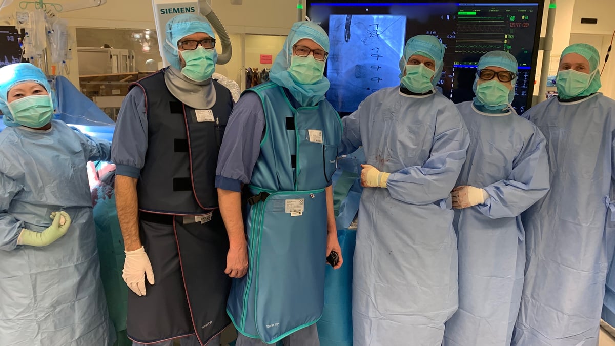 Thoraxteamet som genomfört operationen; från vänster Xiao-Min Johansson, Peter Kostic, Anders Albåge, Anders Jönsson och Vilyam Melki.