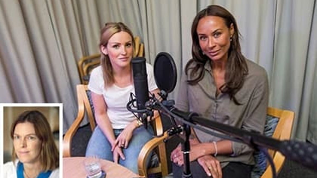 Programledaren Lotten Åsén Blomvist (t v) tillsammans med avsnittets gäst Lotta Gray. Medverkar gör även onkologen Nina Cavalli-Björkman (infälld).