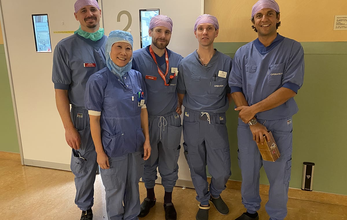 Teamet som infört en alternativ metod för hjärtklaffoperationer; från vänster: narkosläkare Carl-Henrik Ölander, operationssjuksköterskan Xiao-Min Johansson, thoraxkirurgerna Per Vikholm och Petter Schiller samt Ismail El-Hamamsy från Montreal..