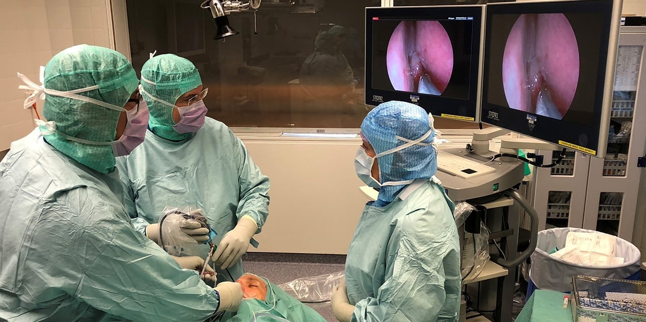 Akademiska har bildat en ny enhet för skallbaskirurgi där man samlar kompetens inom öron-näs-hals-, neuro- och plastikkirurgi med målet att förbättra tillgängligheten och stärka patientsäkerheten..