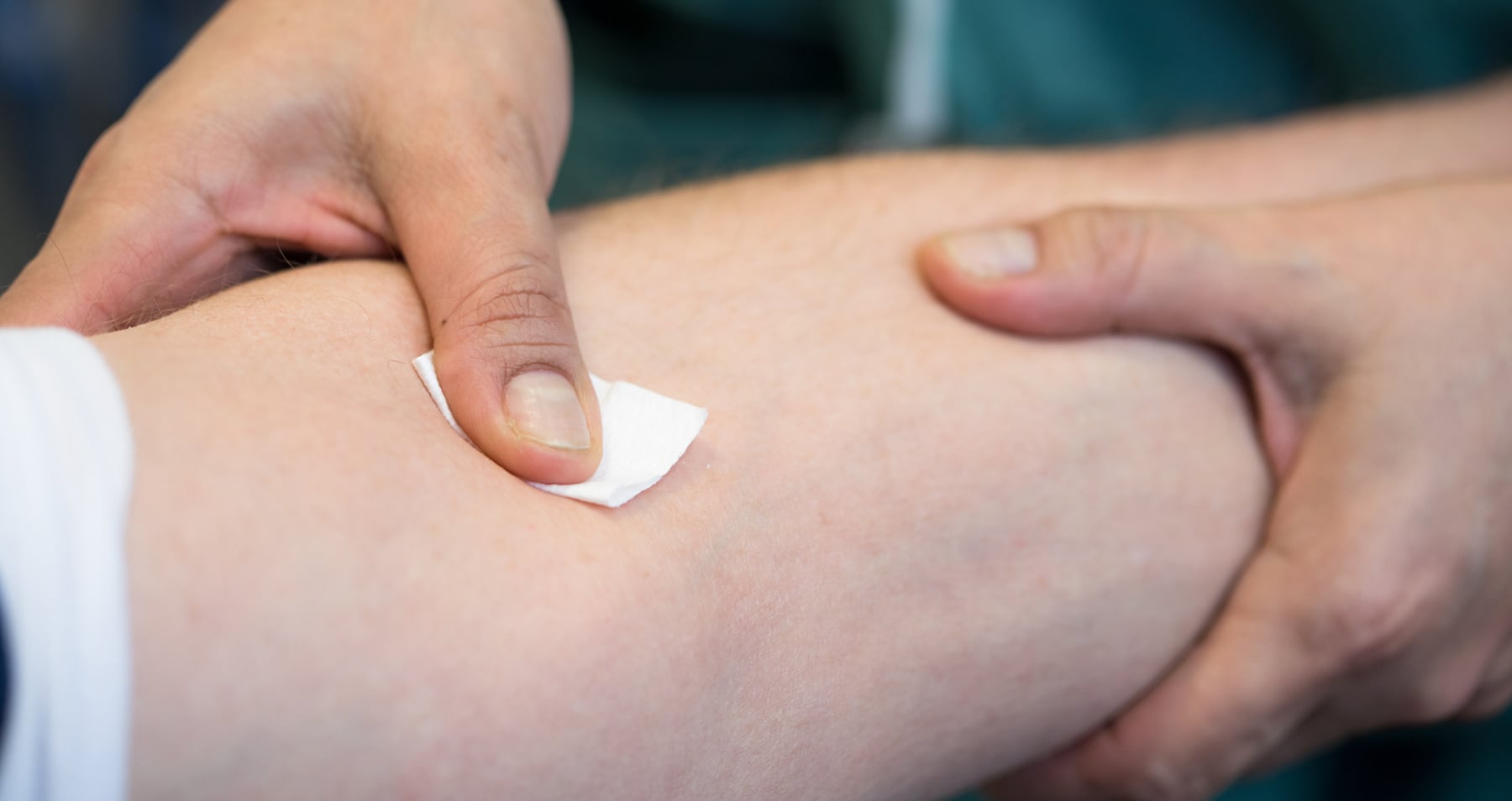 Patienter med kronisk njursjukdom i tidig fas fångas oftast inte upp inom vården vilket leder till att de varken får diagnos eller behandling, oavsett om de har diabetes eller inte. Detta enligt en forskningsstudie från Akademiska sjukhuset/Uppsala universitet. Främsta orsakerna är, enligt forskarna, att läkare inte reagerar på tecken till nedsatt njurfunktion i blodprov.