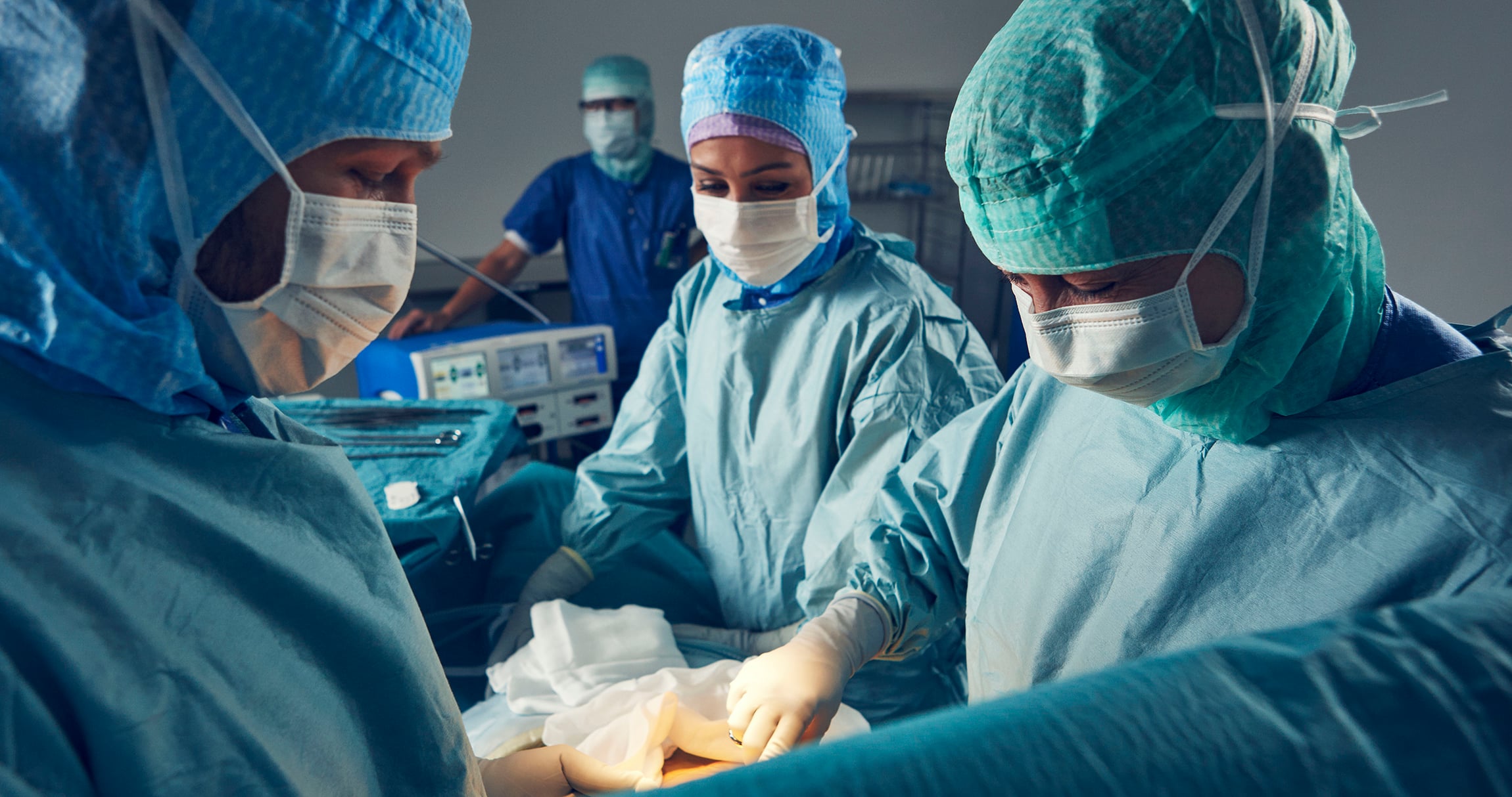Vid akut hjärnskada kan borttagande av skallbenet, hemikraniektomi, vara en livräddande operation. I en studie ska man utvärdera måendet hos patienterna. Fotograf: Johan Alp (genrebild operation)