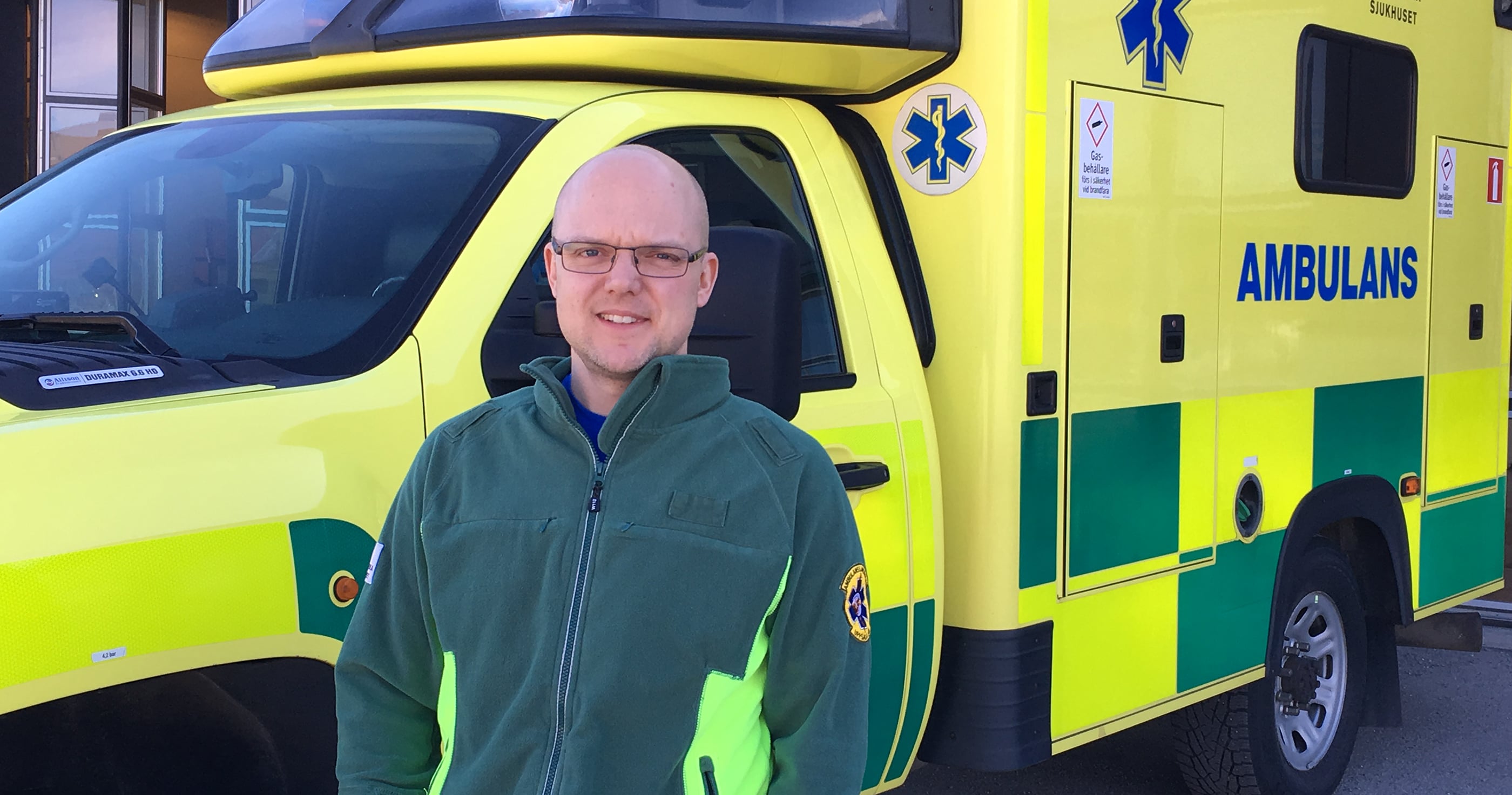 Från 1 september tar ambulanssjukvården på Akademiska sjukhuset över ansvaret för liggande sjuktransporter mellan vårdinrättningar i Uppsala län. Enligt Niklas Rosengren, avdelningschef och projektledare, innebär  förändringen kortare väntetid och ökad trygghet för patienterna eftersom transporterna kommer att omhändertas av sjukvårdsutbildad personal.