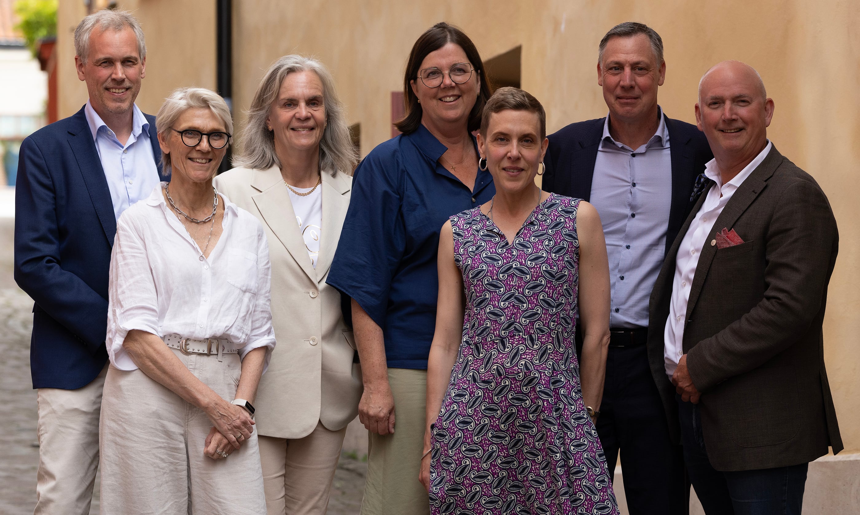 Genom Swedish University Hospital Alliance (SUHA) har Sveriges alla universitetssjukhus beviljats så kallade ESF-medel för att tillsammans skapa Health AI Academy Sverige. På bilden syns från vänster: Martin Gunnarsson, tf hälso- och sjukvårdsdirektör i Örebro län, Marianne van Rooijen, sjukhusdirektör vid Akademiska sjukhuset, Ninnie Borendal Wodlin, vårddirektör på universitetssjukhuset i Linköping, Pia Näsvall, hälso- och sjukvårdsdirektör i Region Västerbotten, Carolina Samuelsson, sjukhusdirektör vid Skånes universitetssjukhus och Boubou Hallberg, sjukhusdirektör vid Sahlgrenska universitetssjukhuset.