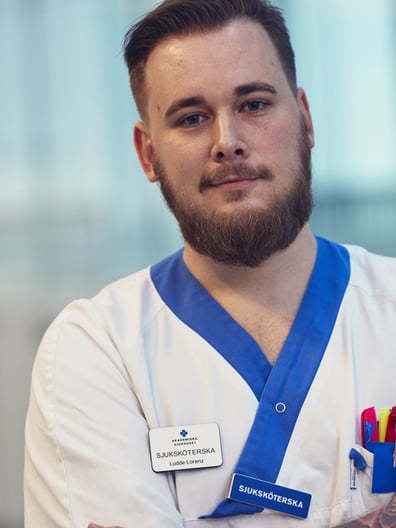 Vårdpersonal ler mot kameran.