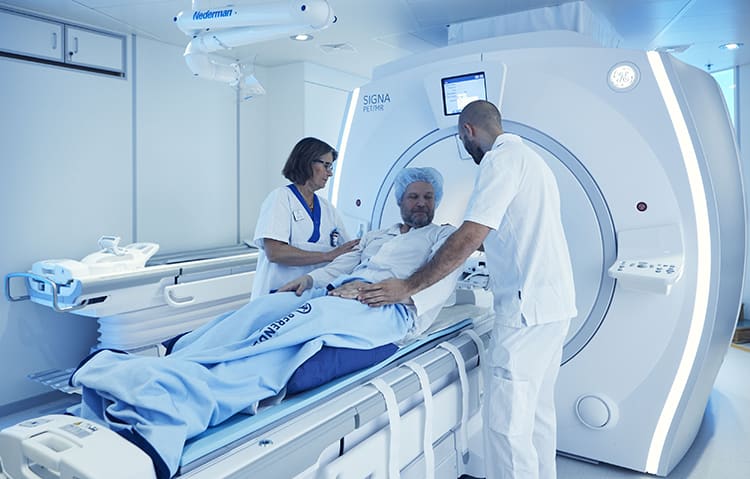 Hjärnavbildning blir allt vanligare för att fastställa demenssjukdom. MR med perfusionsmätning, då man mäter hjärnans blodgenomströmning, kan bli en alternativ metod till PET. Det visar forskning vid Akademiska sjukhuset.
