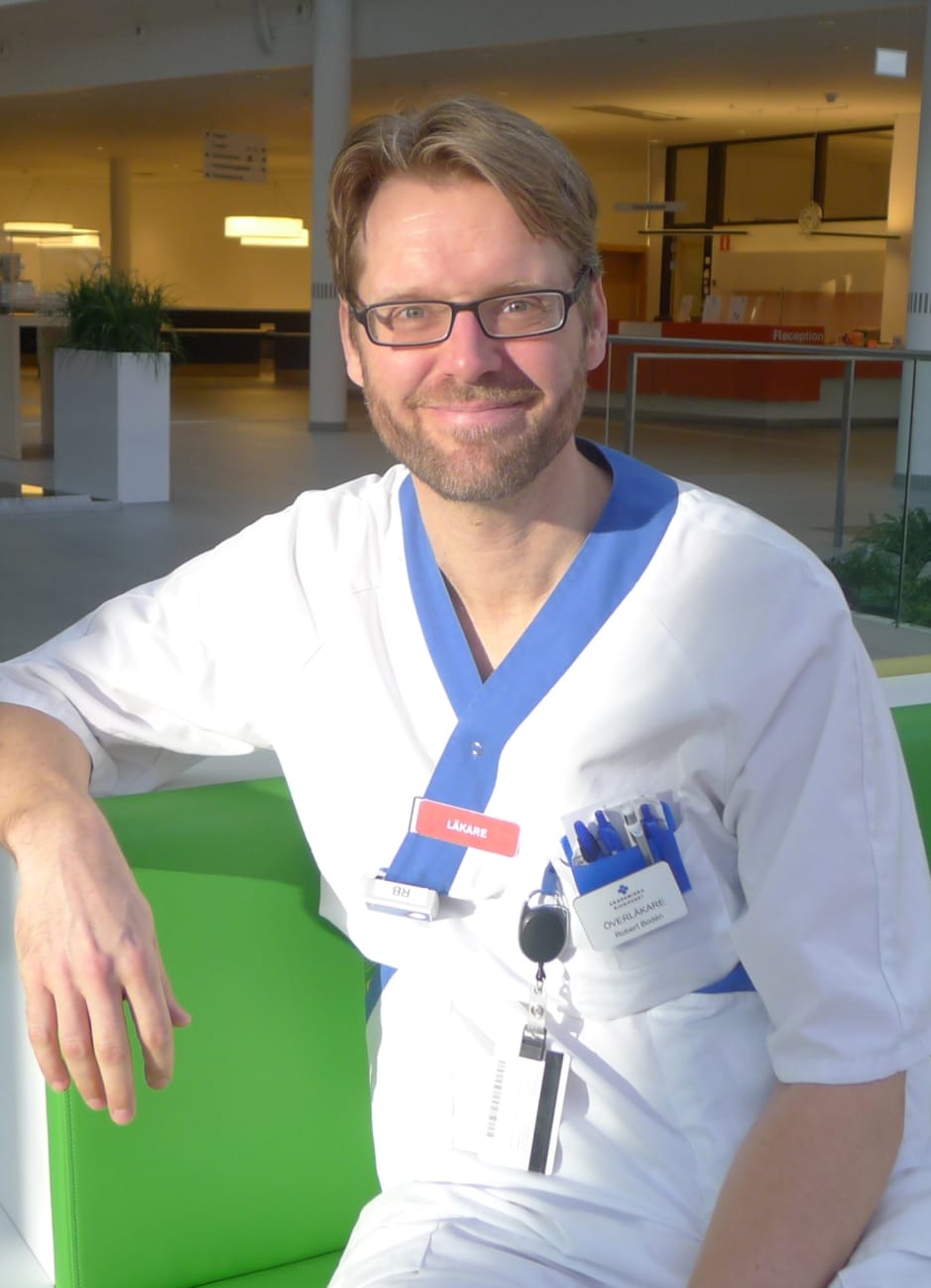 Robert Bodén, överläkare på mottagningen för hjärnstimulering vid Akademiska sjukhuset. Foto: Cecilia Yates